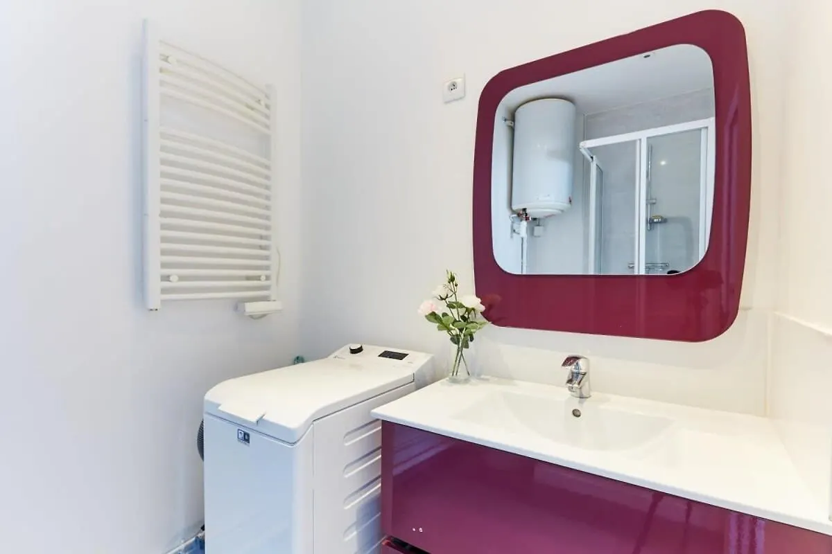 Apartment Rogito Fresh Scented Paris